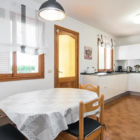 4 Bedroom Beautiful In Vakantiehuis *