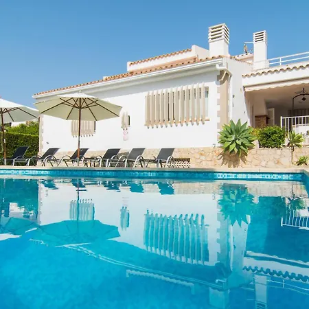 4 Bedroom Beautiful In Vakantiehuis Pollença