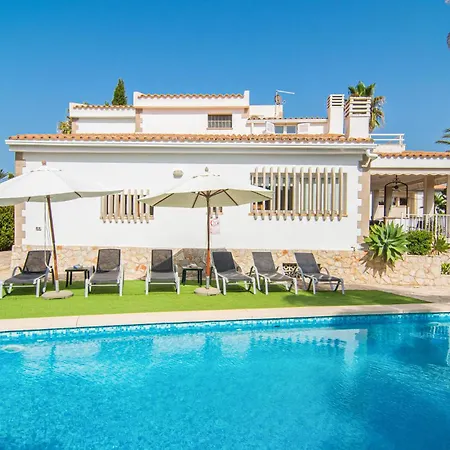 4 Bedroom Beautiful In Vakantiehuis