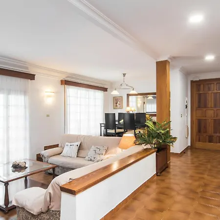 4 Bedroom Beautiful In Vakantiehuis *